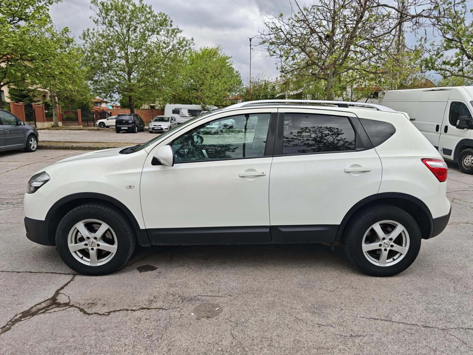 Nissan Qashqai Facelift/АВТОМАТИК/Панорама/Нави/Камера, снимка 2 - Автомобили и джипове - 54503184