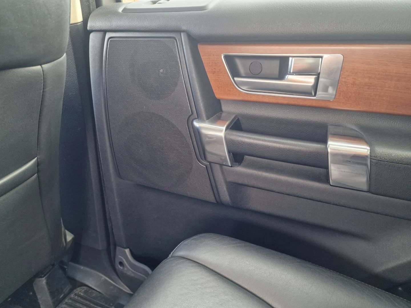 Land Rover Discovery, снимка 6 - Автомобили и джипове - 55327750