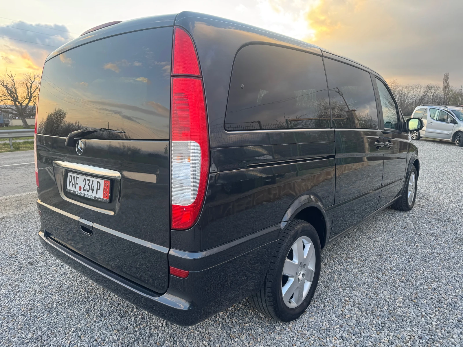 Mercedes-Benz Viano 3.0CDI* AMBIENTE* LUX* AUTOMAT* MAXXi* NAVI* GERMA, снимка 4 - Бусове и автобуси - 54092236