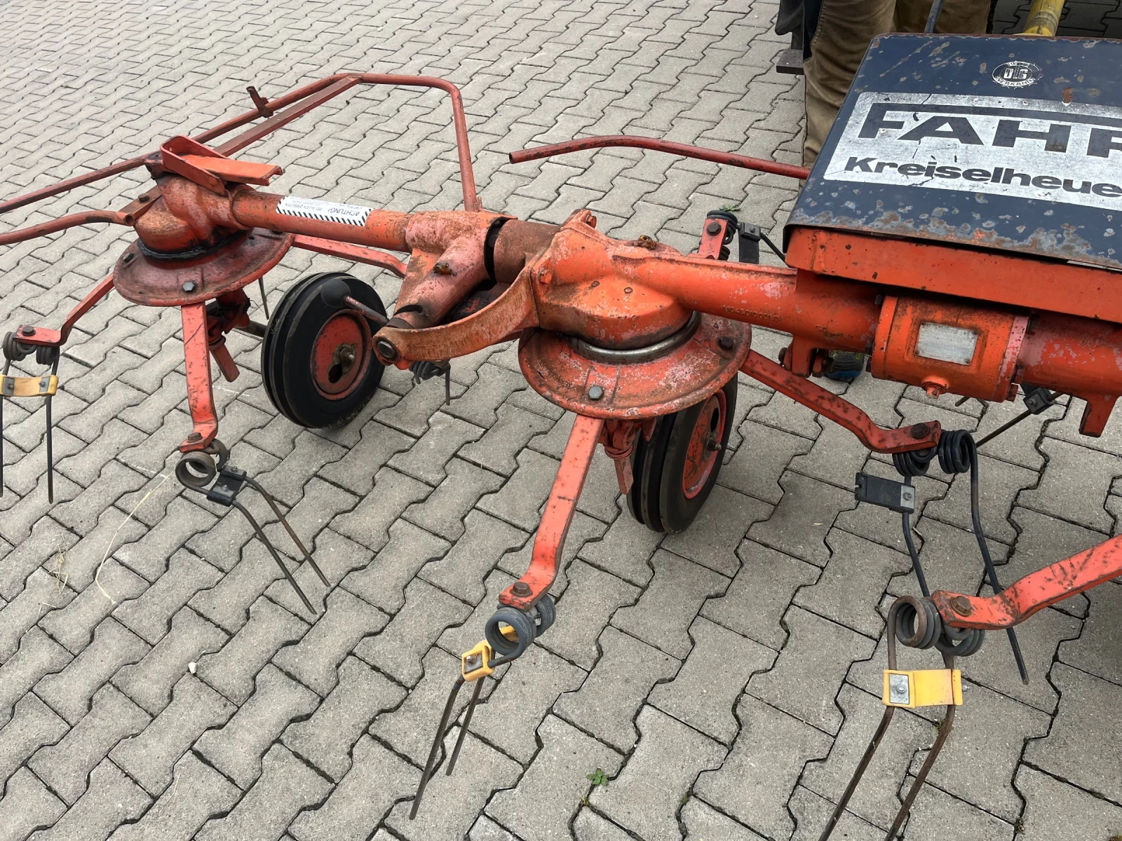 Сенообръщачка Deutz-Fahr, снимка 4 - Селскостопанска техника - 56144947