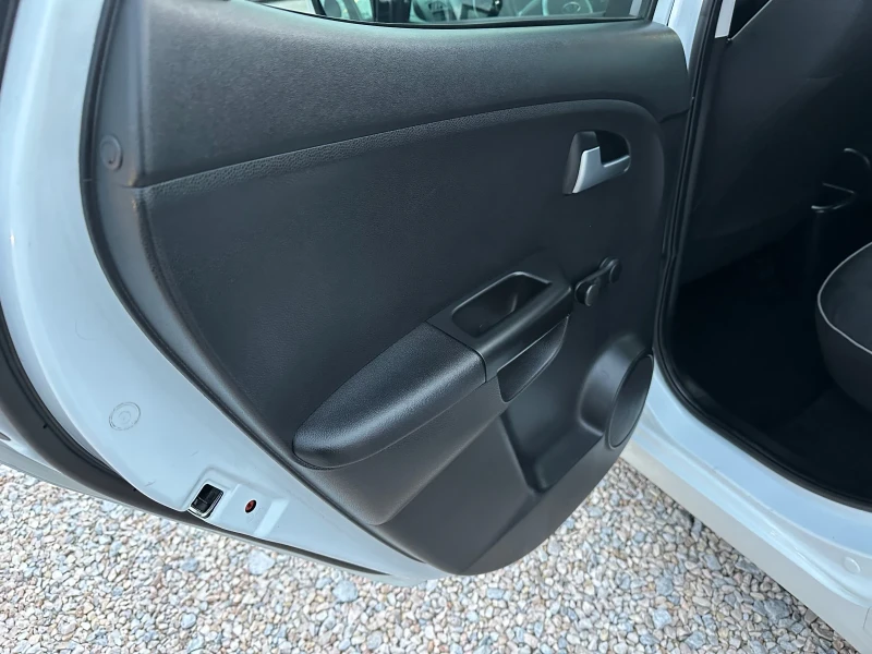 Kia Venga 1.4i 16V 129000km, снимка 7 - Автомобили и джипове - 49004074