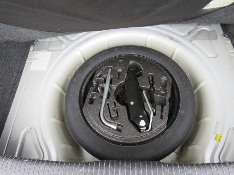 VW Golf * 1.6TDI DSG NAVI TEMPOMAT РЕГИСТРИРАН* , снимка 17 - Автомобили и джипове - 52378529