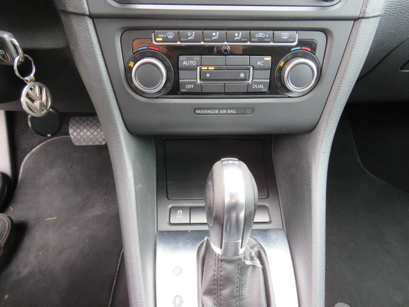 VW Golf * 1.6TDI DSG NAVI TEMPOMAT РЕГИСТРИРАН* , снимка 14 - Автомобили и джипове - 52378529