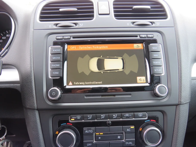VW Golf * 1.6TDI DSG NAVI TEMPOMAT РЕГИСТРИРАН* , снимка 16 - Автомобили и джипове - 52378529