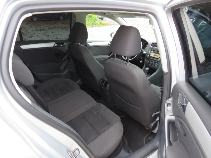 VW Golf * 1.6TDI DSG NAVI TEMPOMAT РЕГИСТРИРАН* , снимка 11 - Автомобили и джипове - 52378529