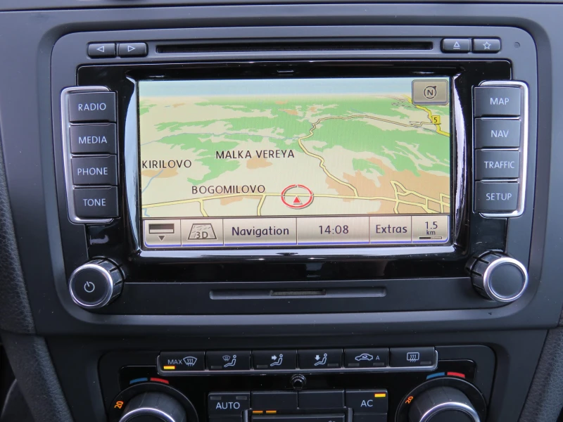 VW Golf * 1.6TDI DSG NAVI TEMPOMAT РЕГИСТРИРАН* , снимка 15 - Автомобили и джипове - 52378529