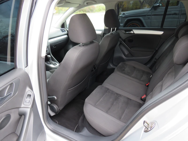 VW Golf * 1.6TDI DSG NAVI TEMPOMAT РЕГИСТРИРАН* , снимка 10 - Автомобили и джипове - 52378529