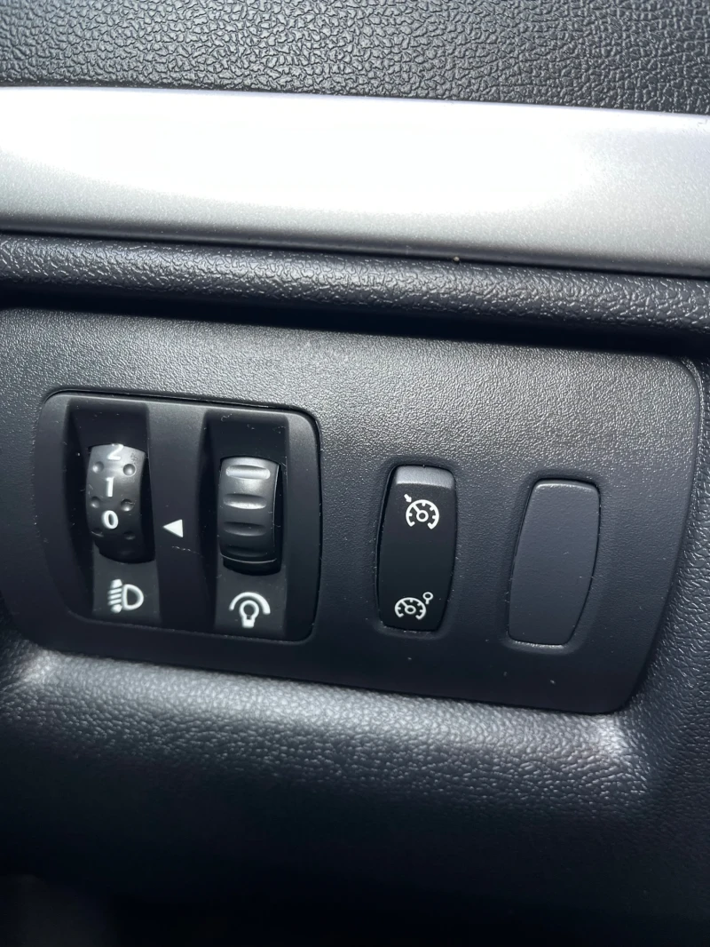 Renault Clio 1.2, снимка 9 - Автомобили и джипове - 52875330