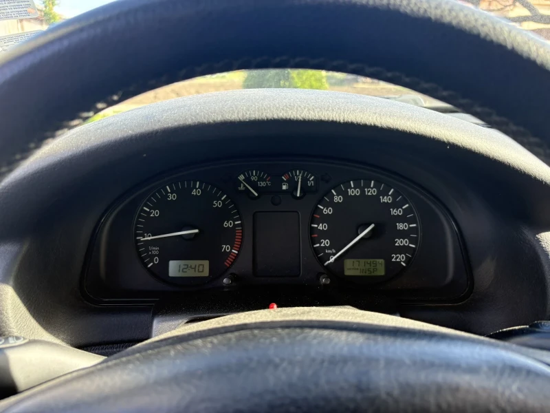 VW Passat, снимка 10 - Автомобили и джипове - 53050767