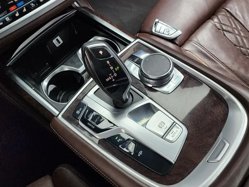 BMW 750 Li xDrive Premium, снимка 9 - Автомобили и джипове - 53518441