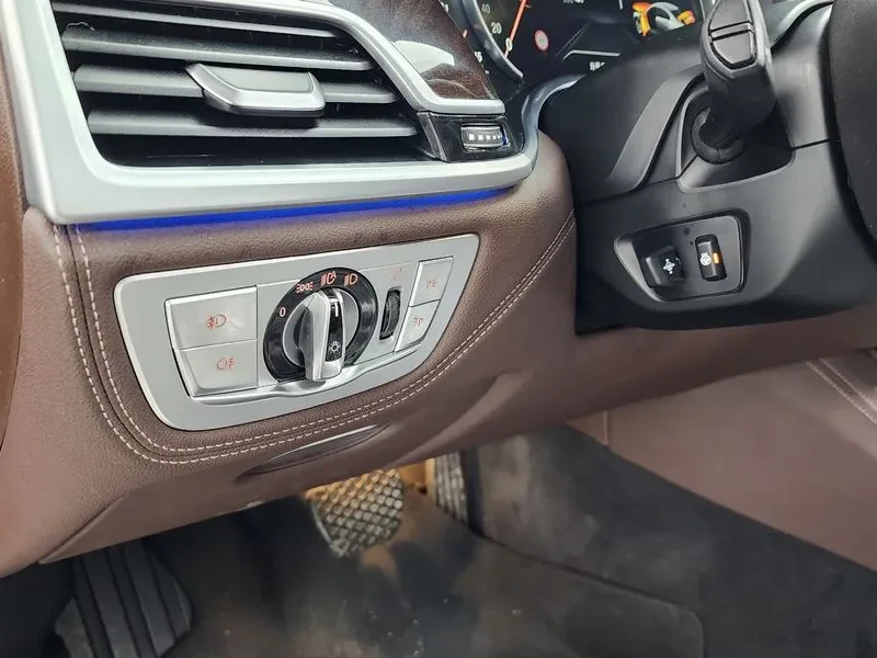 BMW 750 Li xDrive Premium, снимка 14 - Автомобили и джипове - 53518441