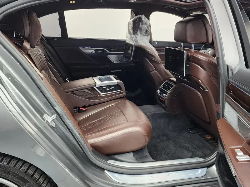 BMW 750 Li xDrive Premium, снимка 12 - Автомобили и джипове - 53518441