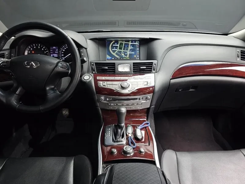 Infiniti Q70 Style 3.7 Бензин, снимка 3 - Автомобили и джипове - 55455680