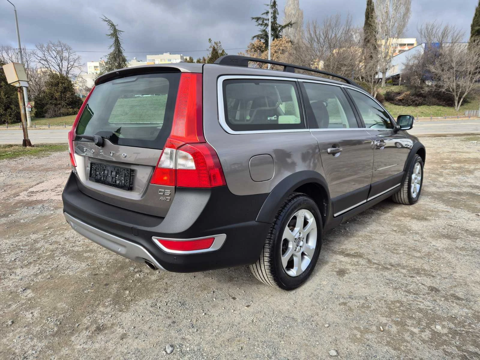 Volvo Xc70 2.4d D5 AWD - изображение 5