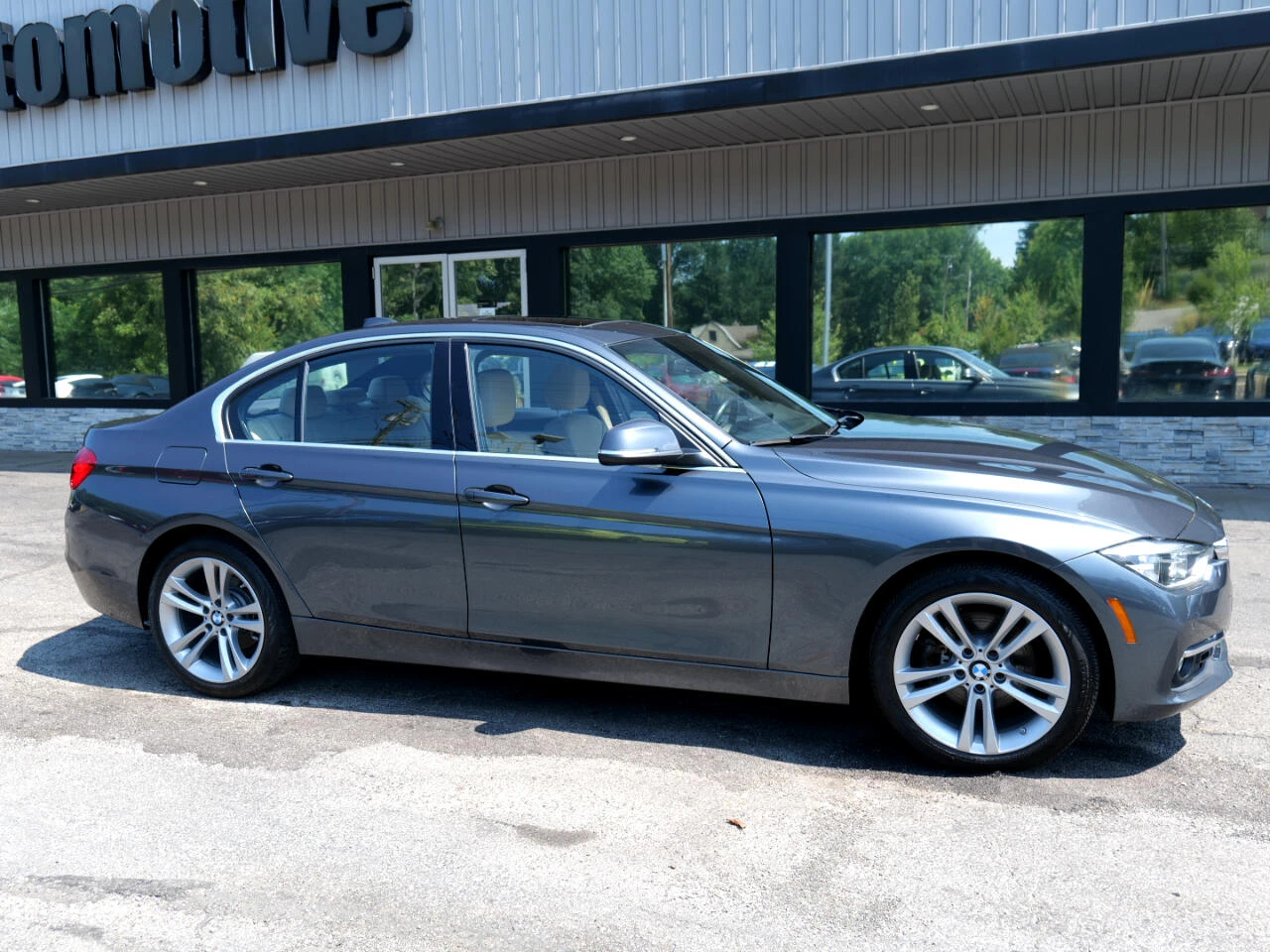 BMW 330 * XDRIVE * CARFAX * ЦЕНА ДО БГ - изображение 4