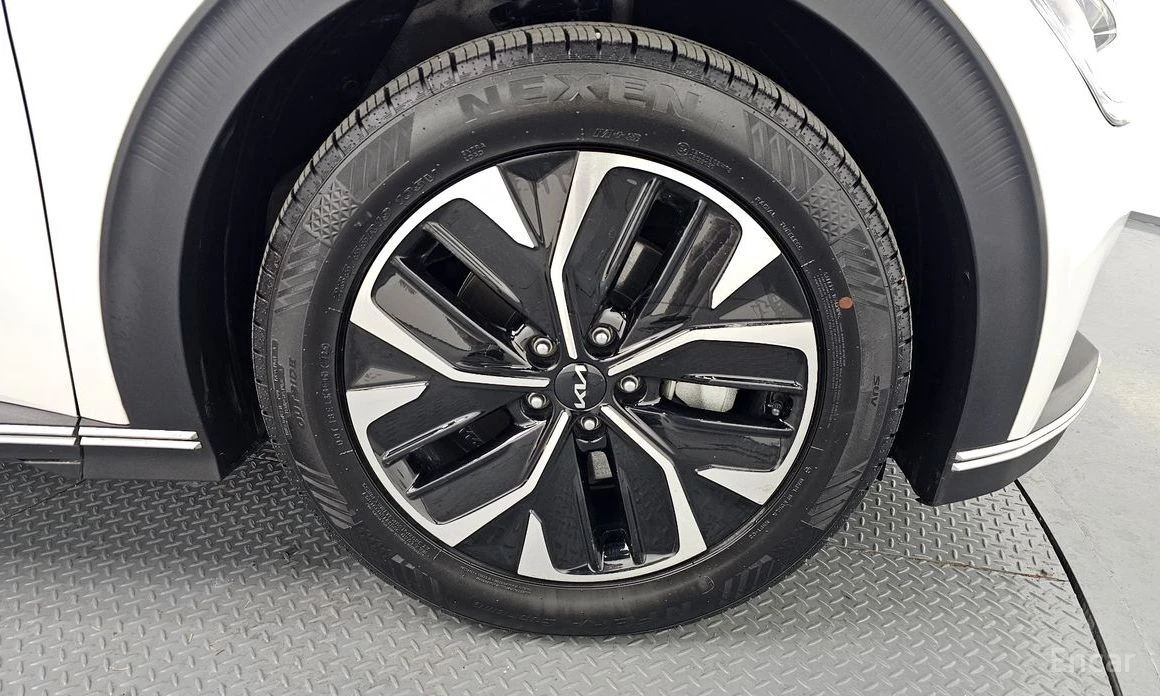 Kia EV6 * 4WD* КОЖА* ПОДГРЕВ* ОБДУХВАНЕ* КАМЕРА* , снимка 5 - Автомобили и джипове - 53977700