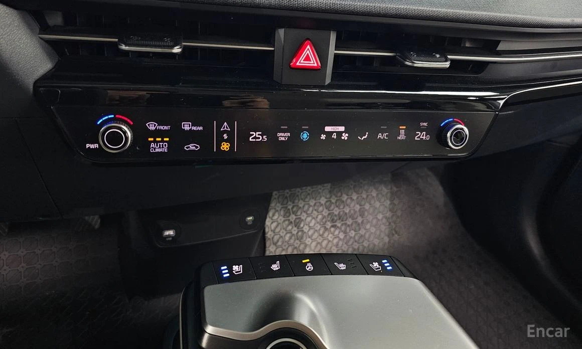 Kia EV6 * 4WD* КОЖА* ПОДГРЕВ* ОБДУХВАНЕ* КАМЕРА* , снимка 14 - Автомобили и джипове - 53977700