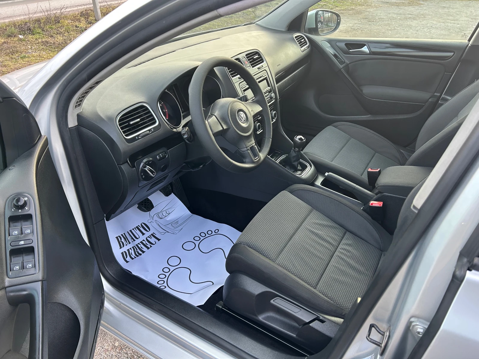 VW Golf 1, 6 I 102k.c., снимка 8 - Автомобили и джипове - 54045348