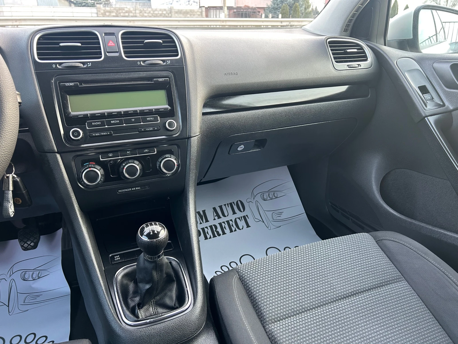 VW Golf 1, 6 I 102k.c., снимка 11 - Автомобили и джипове - 54045348