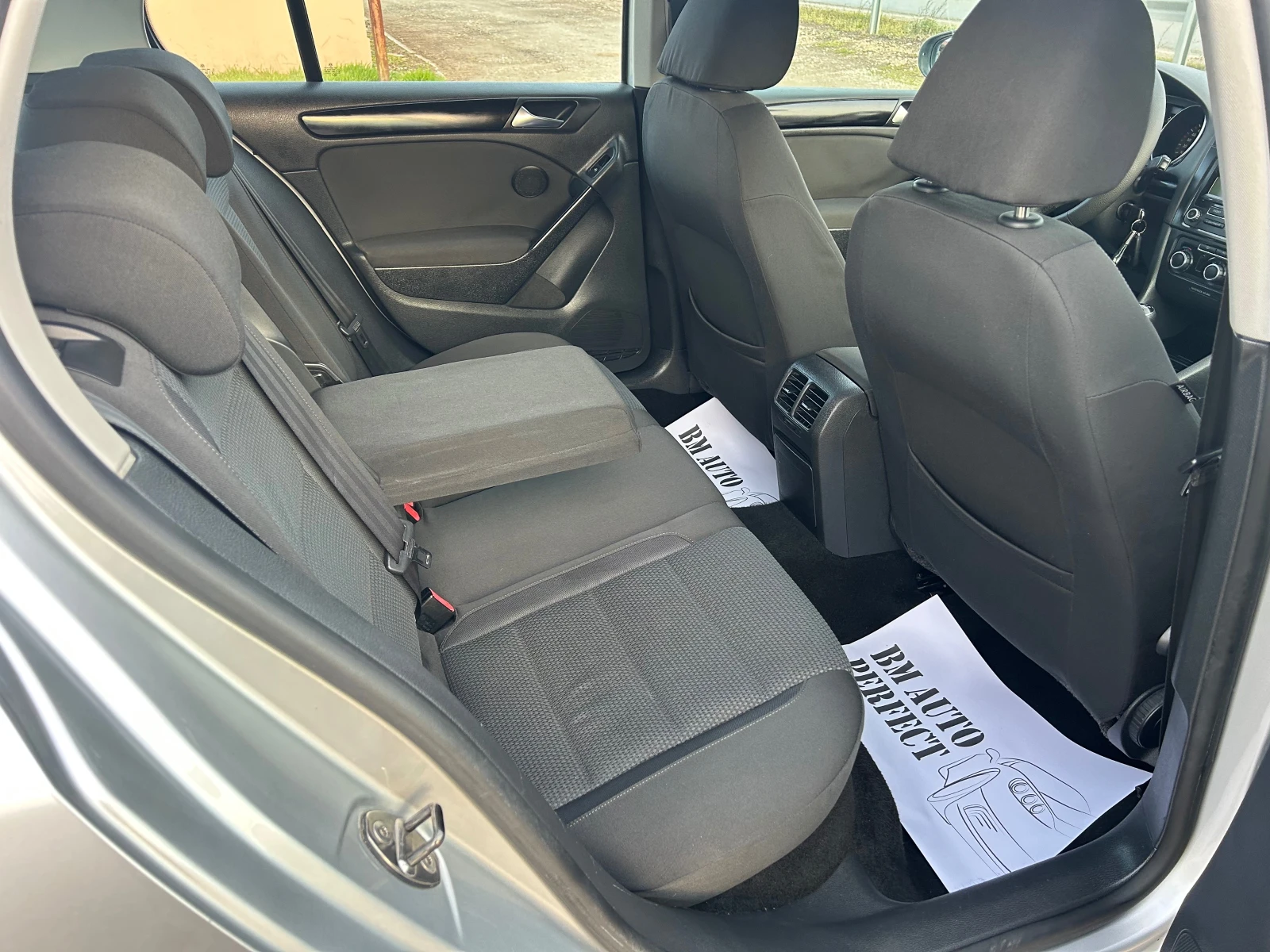 VW Golf 1, 6 I 102k.c., снимка 12 - Автомобили и джипове - 54045348