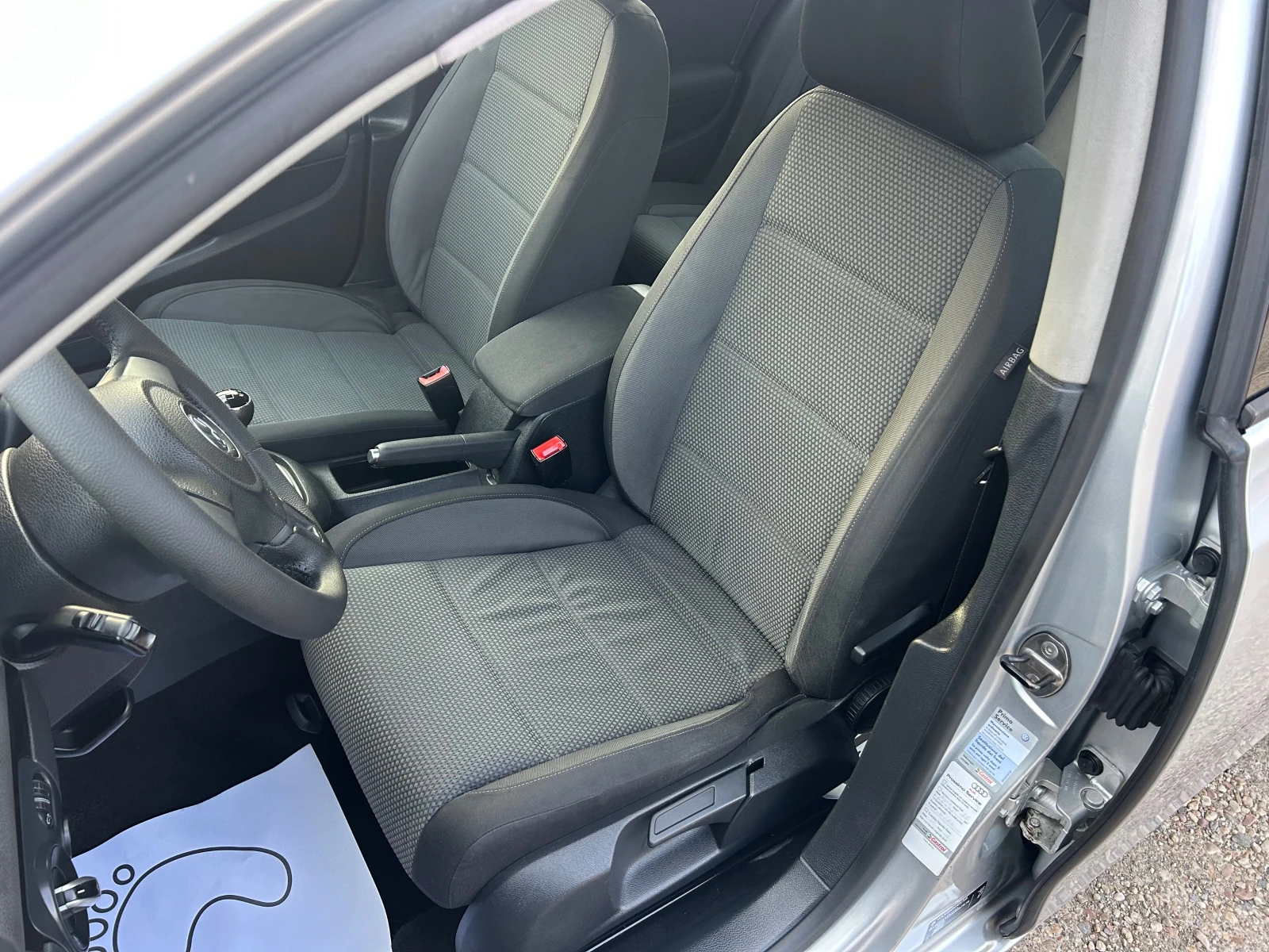 VW Golf 1, 6 I 102k.c., снимка 9 - Автомобили и джипове - 54045348