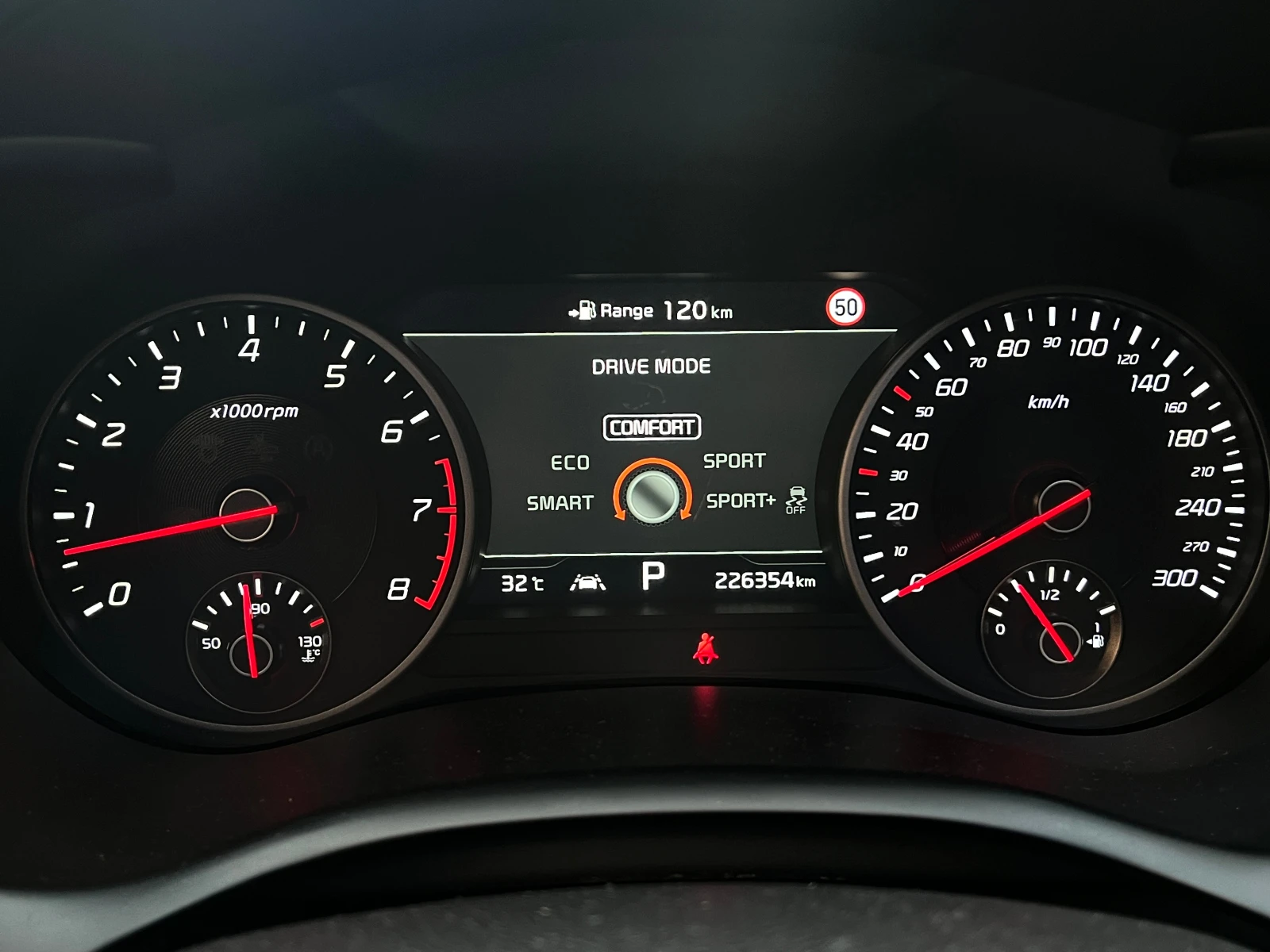 Kia Stinger 3.3 T-GDI GT2* Германия* Bastuck* Eibach* , снимка 17 - Автомобили и джипове - 55690451