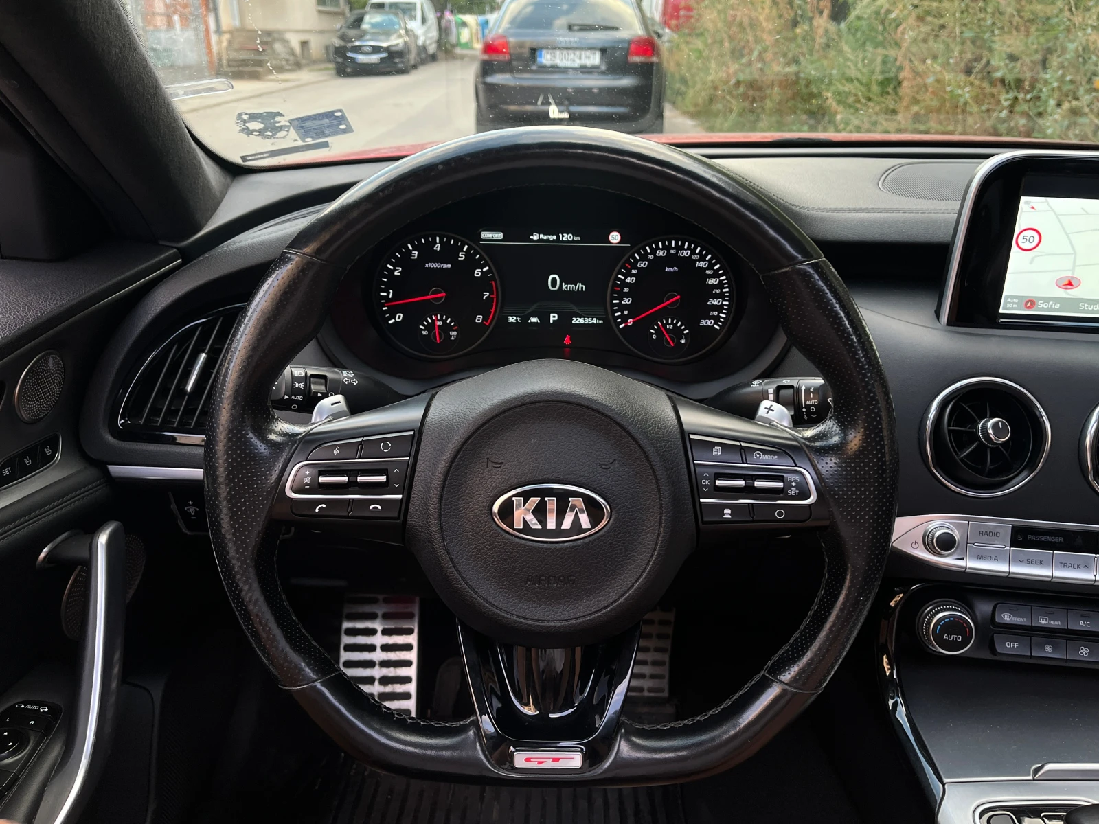 Kia Stinger 3.3 T-GDI GT2* Германия* Bastuck* Eibach* , снимка 10 - Автомобили и джипове - 55690451