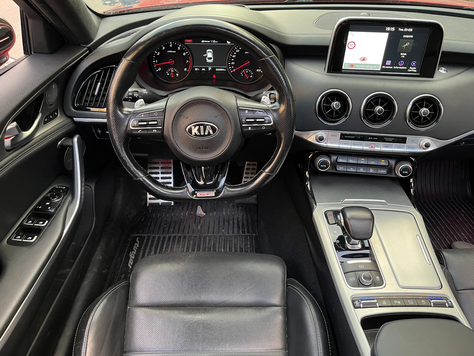 Kia Stinger 3.3 T-GDI GT2* Германия* Bastuck* Eibach* , снимка 8 - Автомобили и джипове - 55690451