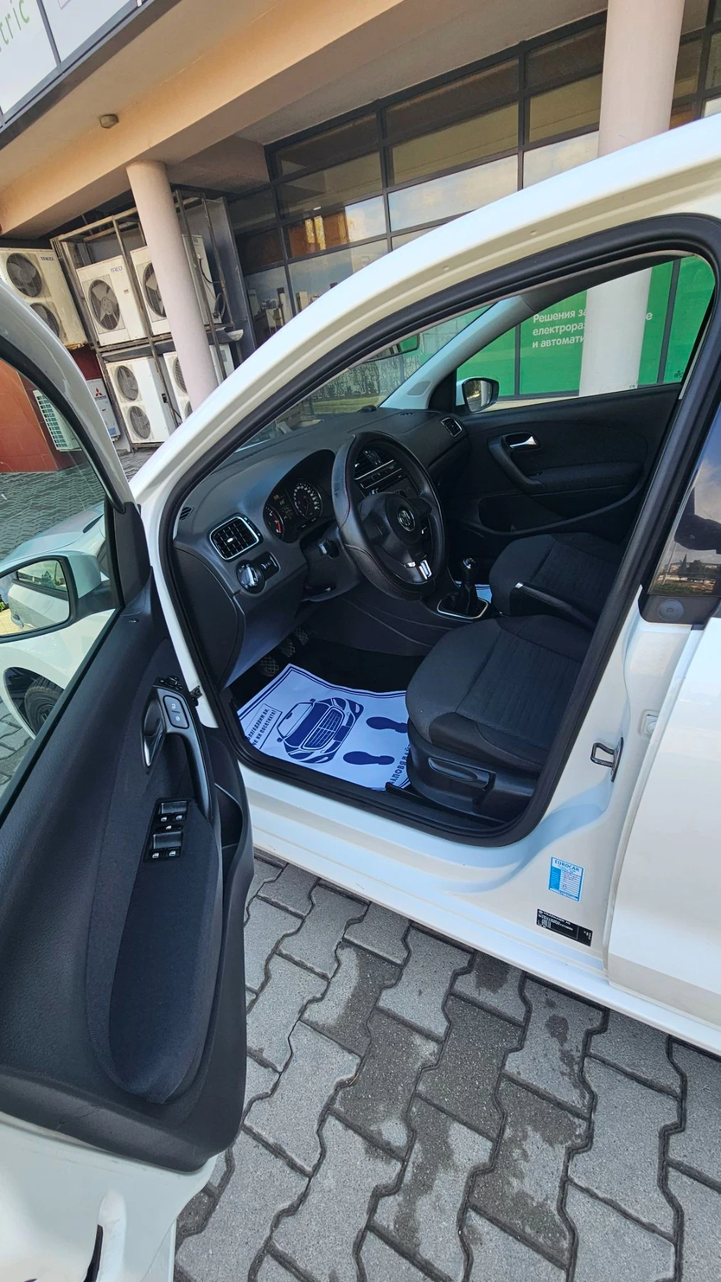 VW Polo 1.2i 2014 NAVI, снимка 8 - Автомобили и джипове - 56056822