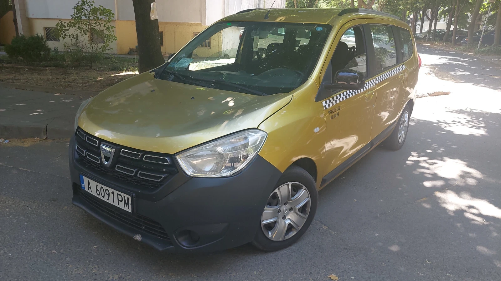 Dacia Lodgy, снимка 2 - Автомобили и джипове - 56115043