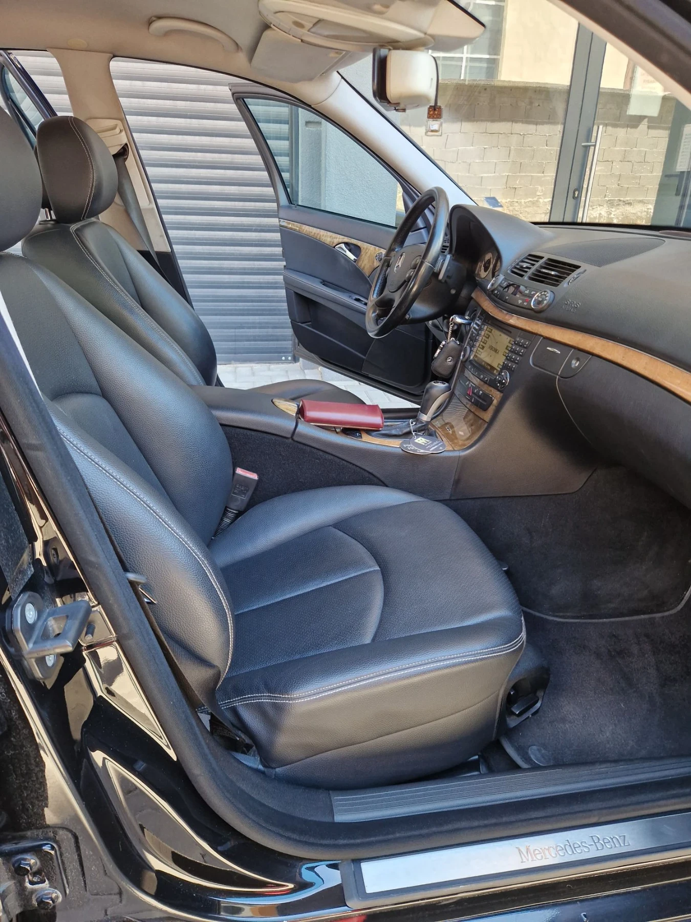 Mercedes-Benz E 320, снимка 11 - Автомобили и джипове - 56297618