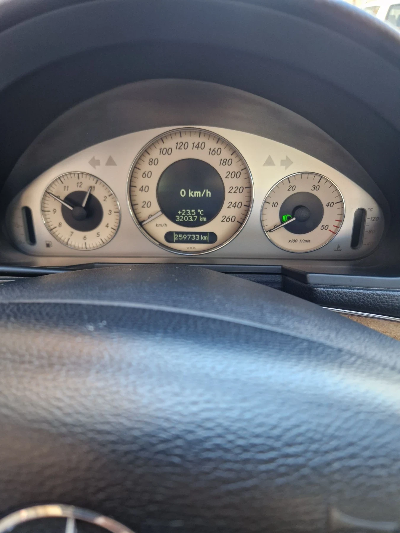 Mercedes-Benz E 320, снимка 13 - Автомобили и джипове - 56297618