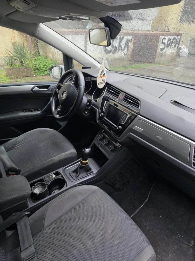 VW Touran 1.6 TDI, снимка 6 - Автомобили и джипове - 53064740