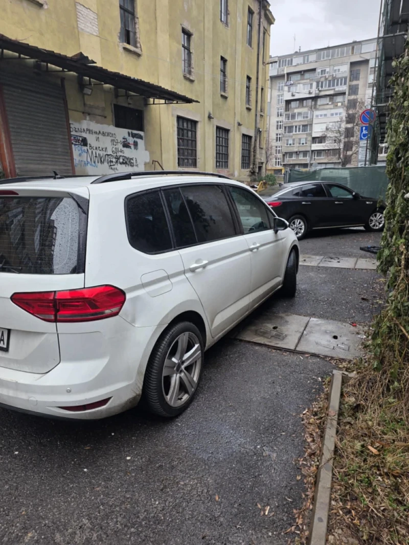 VW Touran 1.6 TDI, снимка 2 - Автомобили и джипове - 53064740