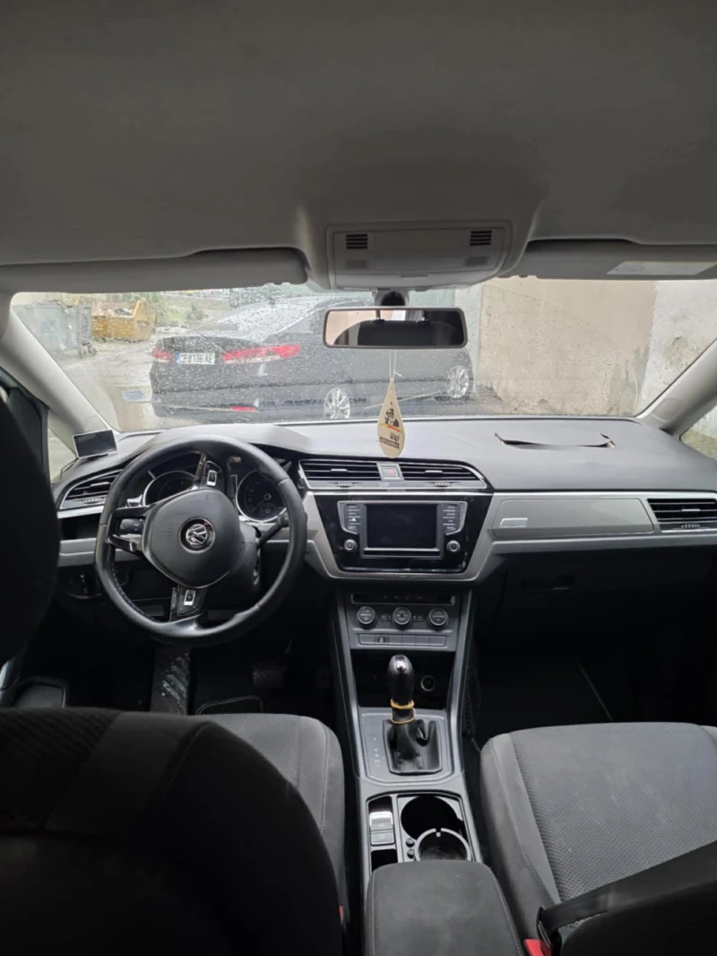 VW Touran 1.6 TDI, снимка 3 - Автомобили и джипове - 53064740