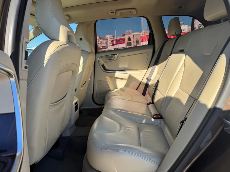 Volvo XC60 3.0 T6 AWD 304к.с. 2014 , снимка 12 - Автомобили и джипове - 53076634