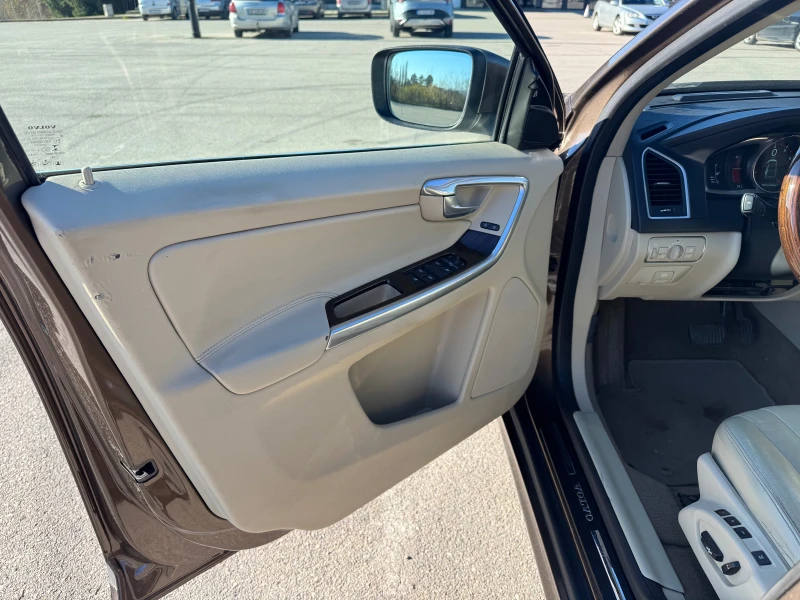 Volvo XC60 3.0 T6 AWD 304к.с. 2014 , снимка 9 - Автомобили и джипове - 53076634