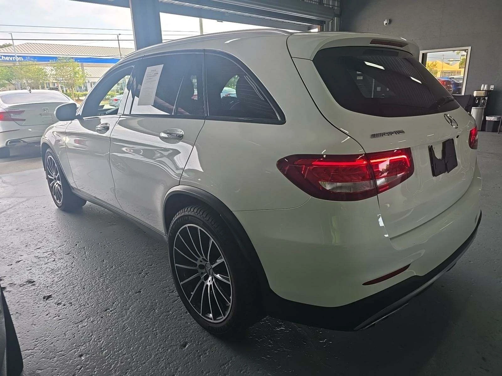 Mercedes-Benz GLC 43 AMG BURMASTER* PANO* KEYLESS GO* AMG* AMBIENT* КАМЕРА* - изображение 4