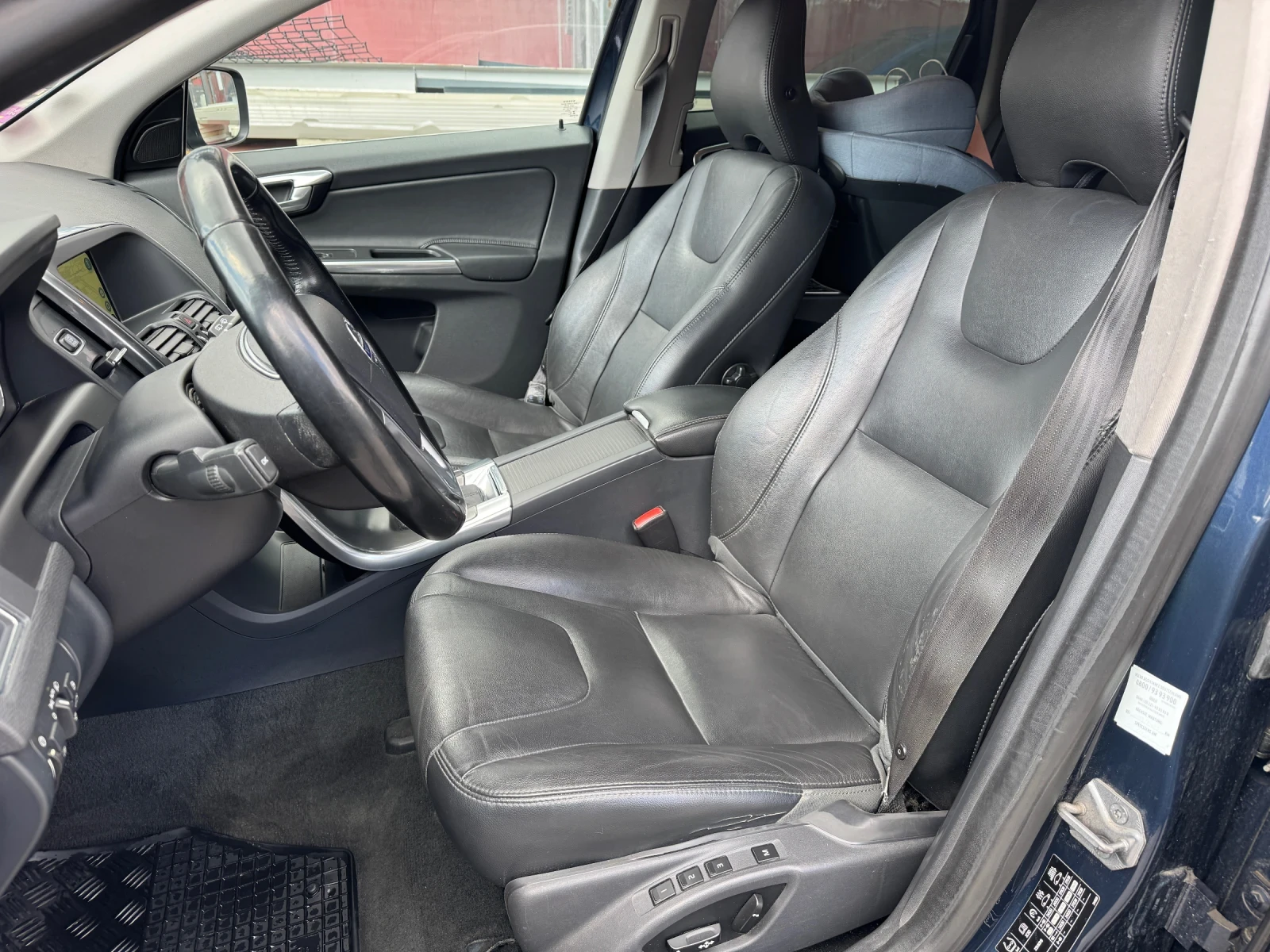 Volvo XC60 2.4 D5 Summum AWD, снимка 8 - Автомобили и джипове - 54198618