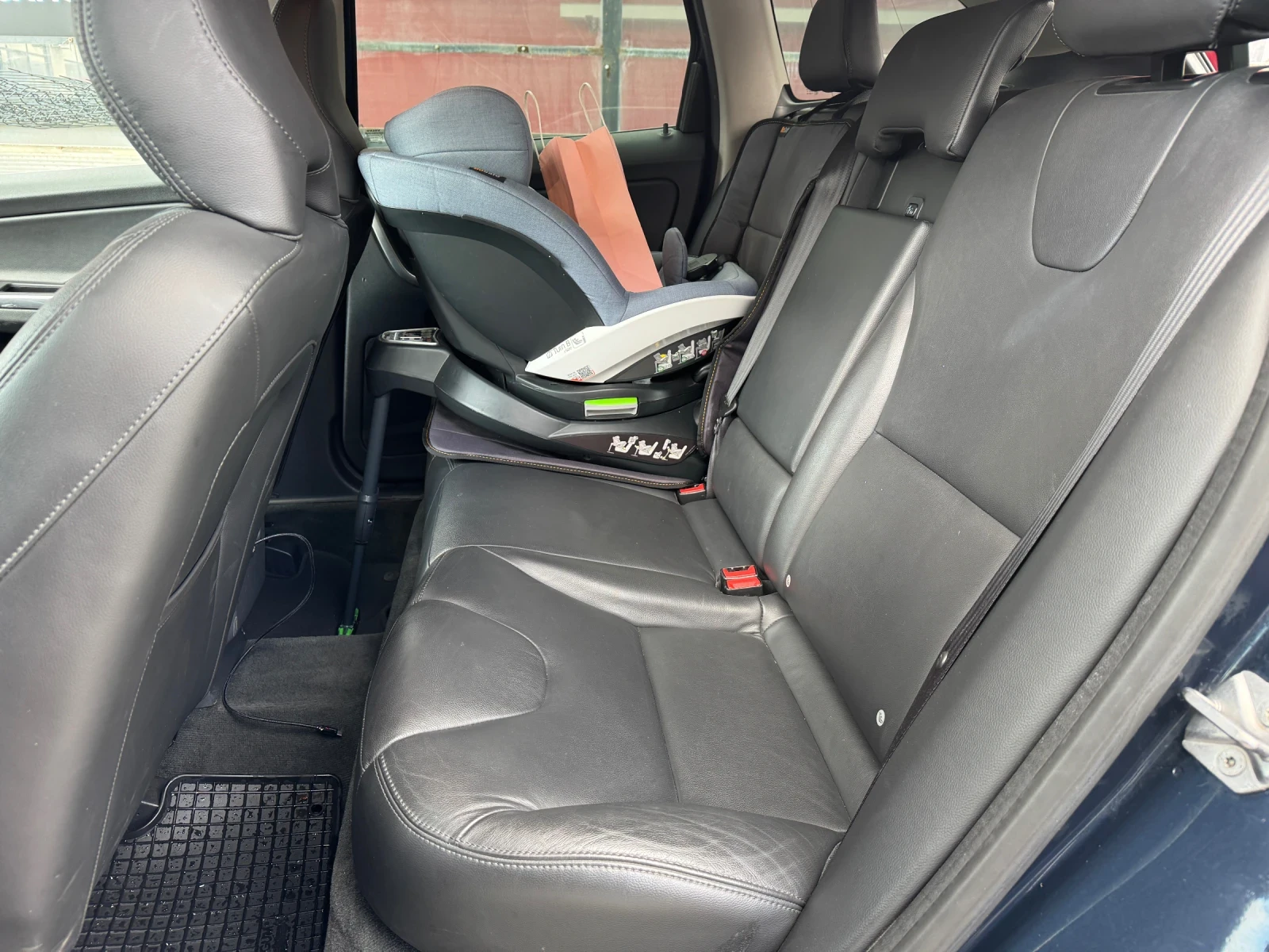 Volvo XC60 2.4 D5 Summum AWD, снимка 7 - Автомобили и джипове - 54198618