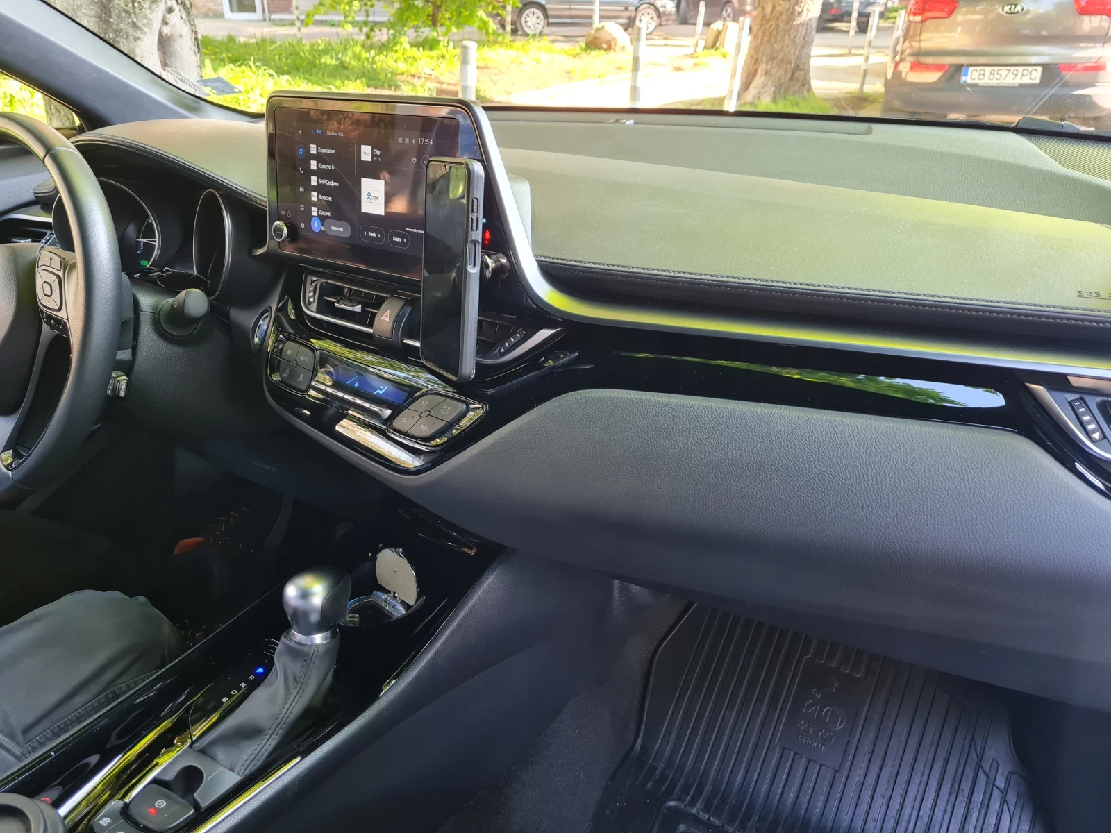 Toyota C-HR 1.8 Hybrid Club Bitone, снимка 7 - Автомобили и джипове - 54431037