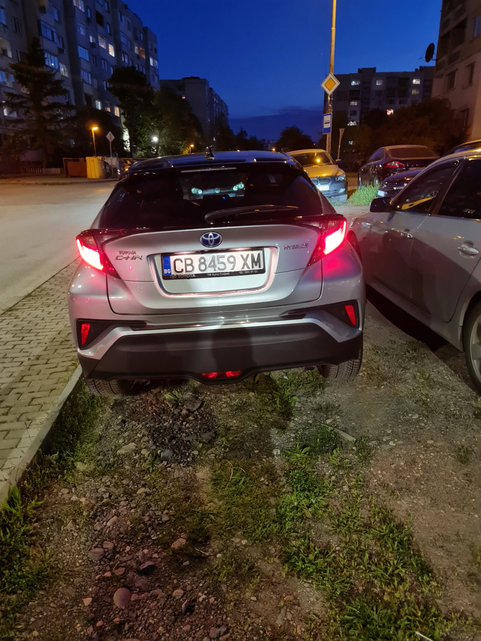 Toyota C-HR 1.8 Hybrid Club Bitone, снимка 13 - Автомобили и джипове - 54431037
