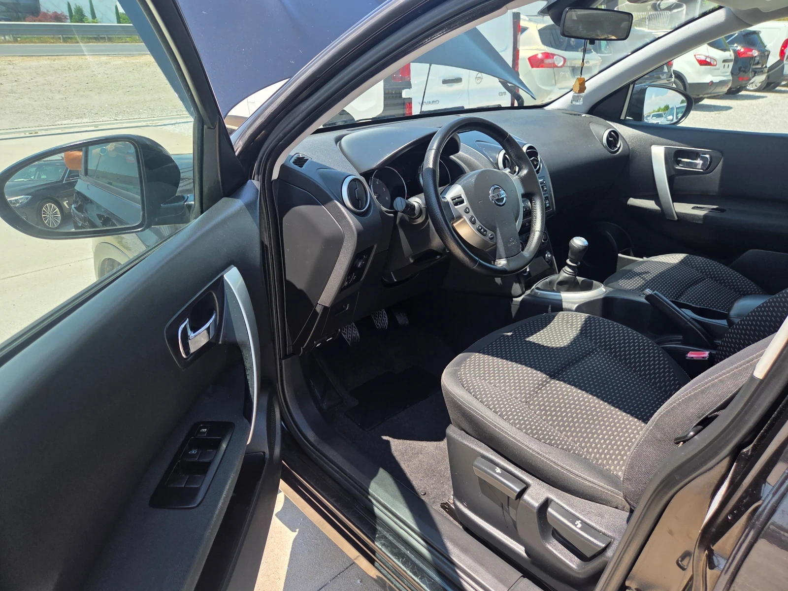 Nissan Qashqai, снимка 8 - Автомобили и джипове - 55313767