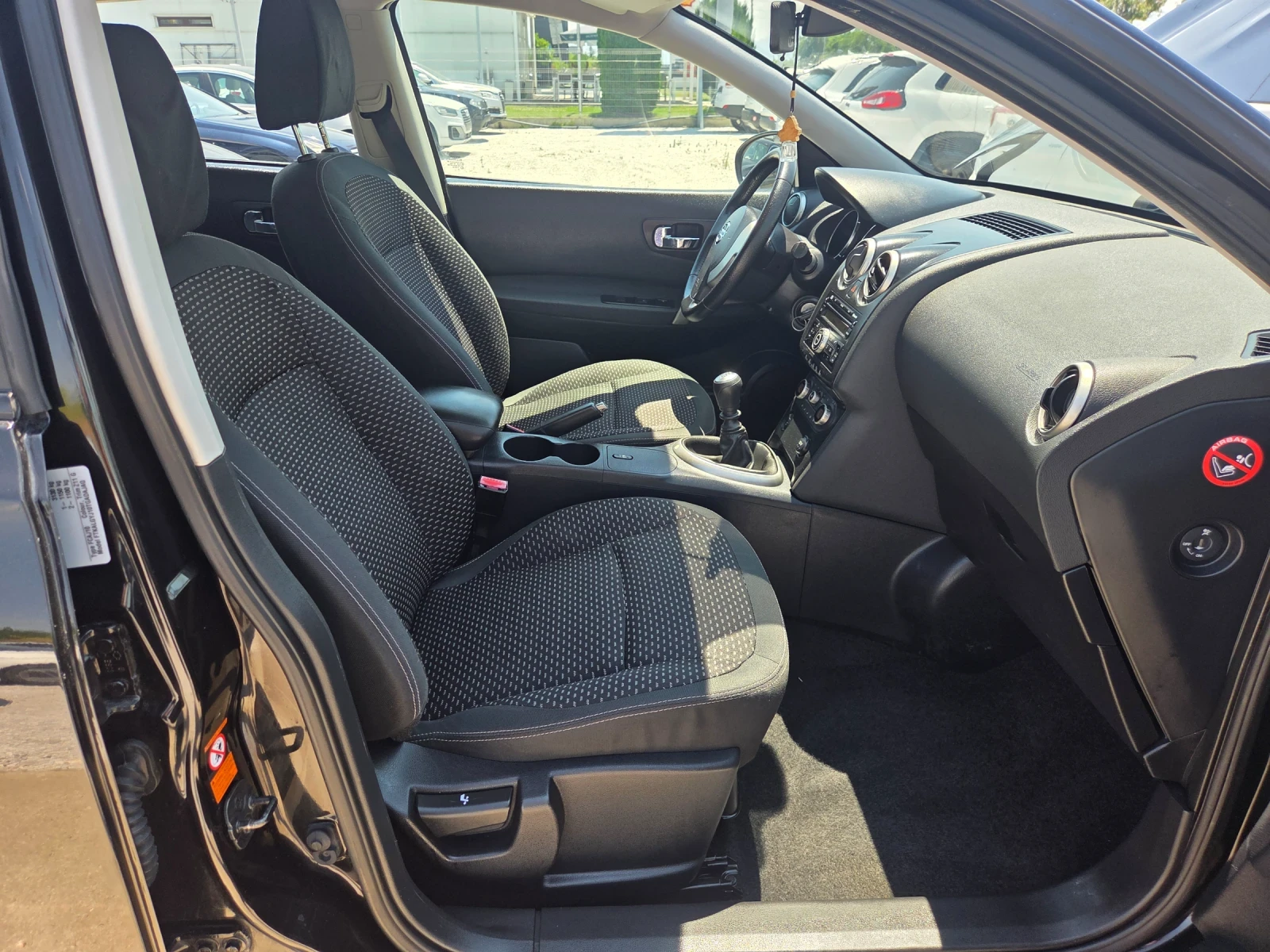 Nissan Qashqai, снимка 14 - Автомобили и джипове - 55313767