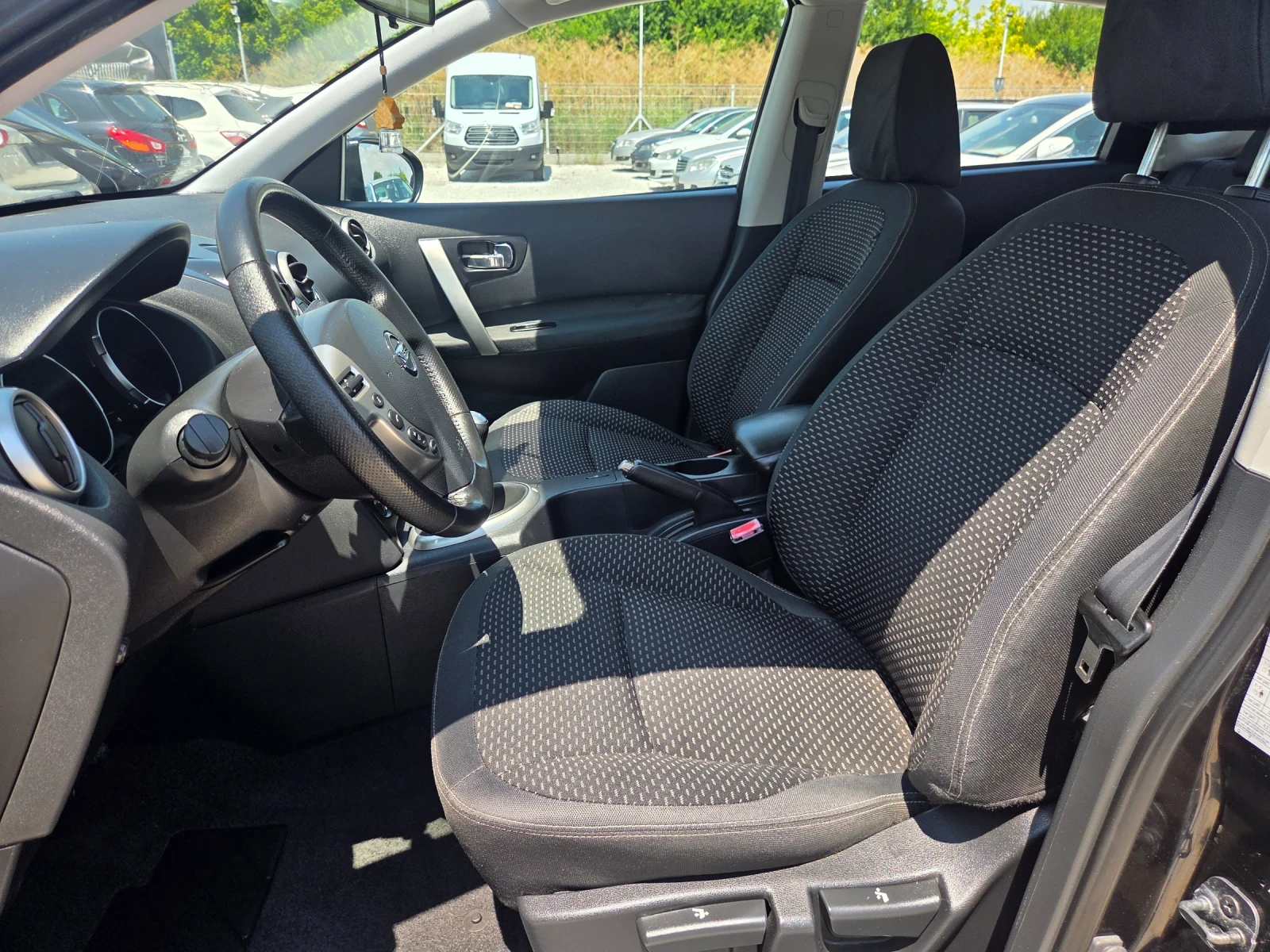 Nissan Qashqai, снимка 9 - Автомобили и джипове - 55313767