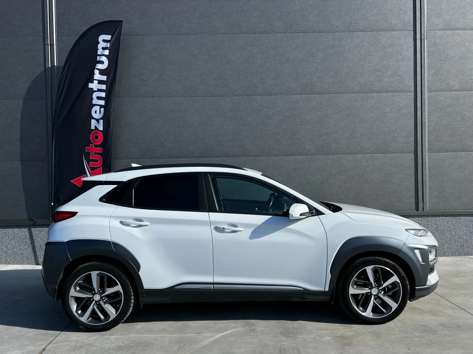 Hyundai Kona Premium 4WD, снимка 7 - Автомобили и джипове - 56252391