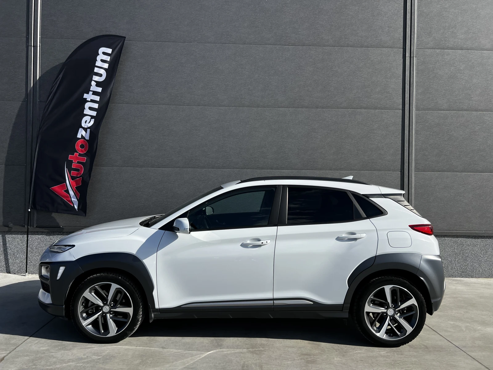 Hyundai Kona Premium 4WD, снимка 8 - Автомобили и джипове - 56252391