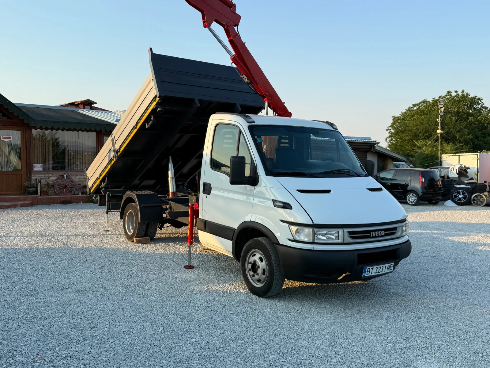 Iveco Daily 35С15 САМОСВАЛ С КРАН 3.5Т КАТ Б КЛИМАТИК - изображение 3
