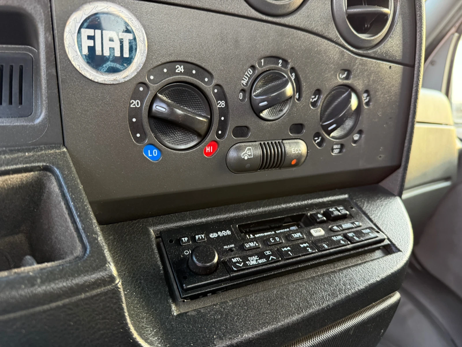 Iveco Daily 35С15 САМОСВАЛ С КРАН 3.5Т КАТ Б КЛИМАТИК - изображение 9