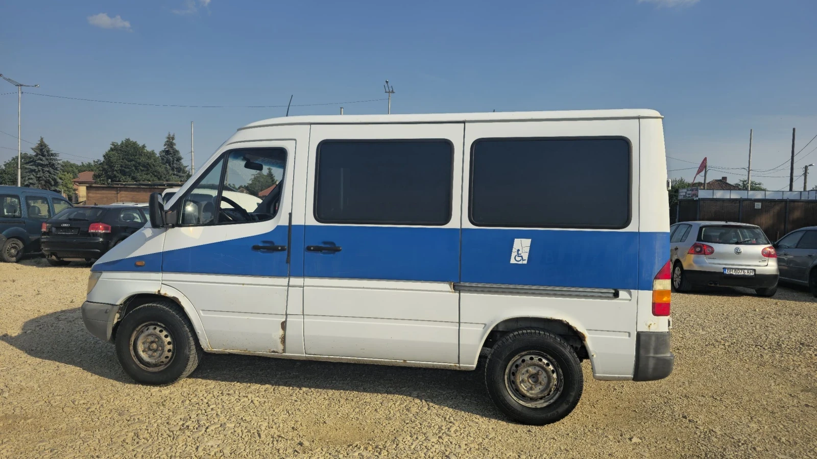 Mercedes-Benz Sprinter 208 Специализиран автомобил за хора с увреждания , снимка 3 - Бусове и автобуси - 55148101